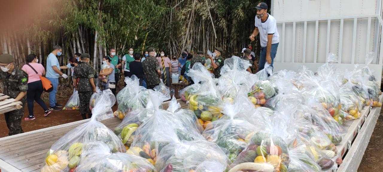 Foto 4 de 24 — Mais de 14 mil cestas com alimentos já foram doadas na Ceagesp em Araraquara